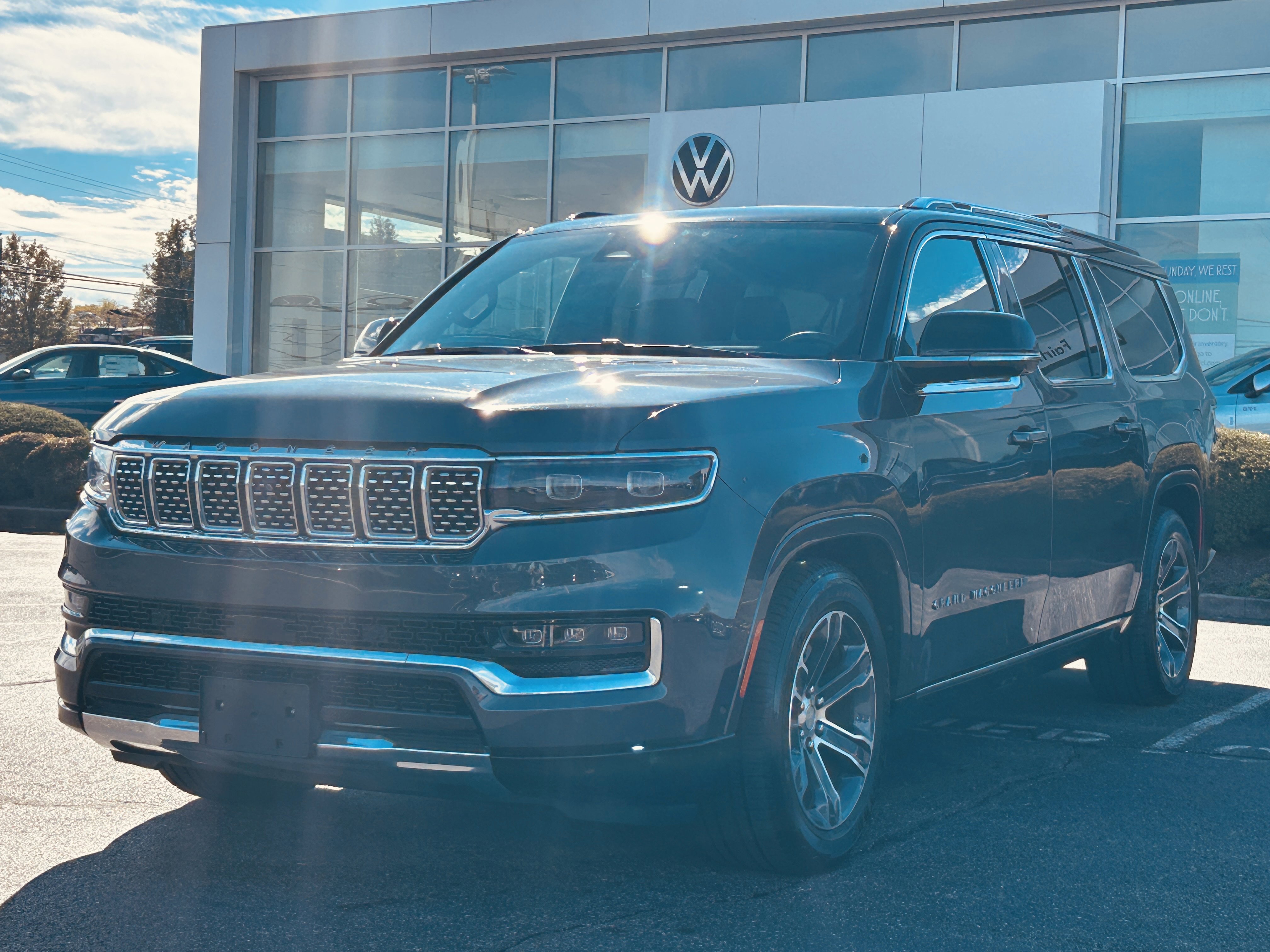 Used 2024 Jeep Grand Wagoneer L Base image 3