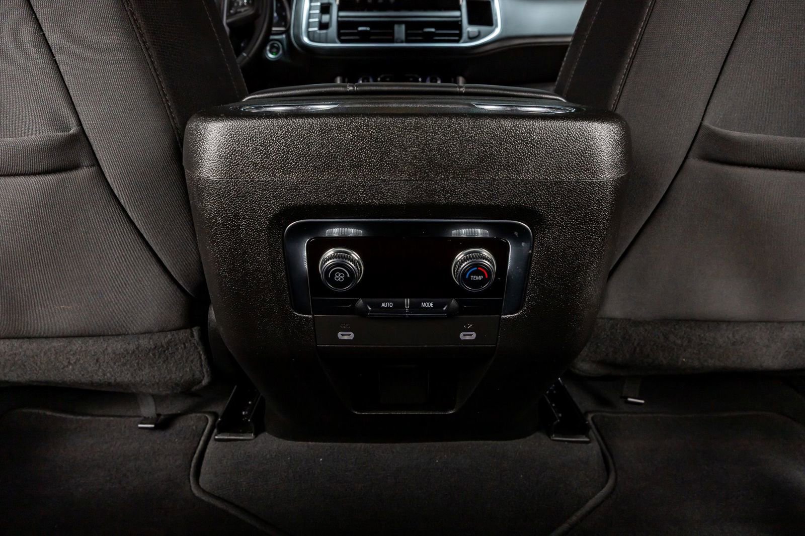 Used 2023 GMC Yukon SLE image 29