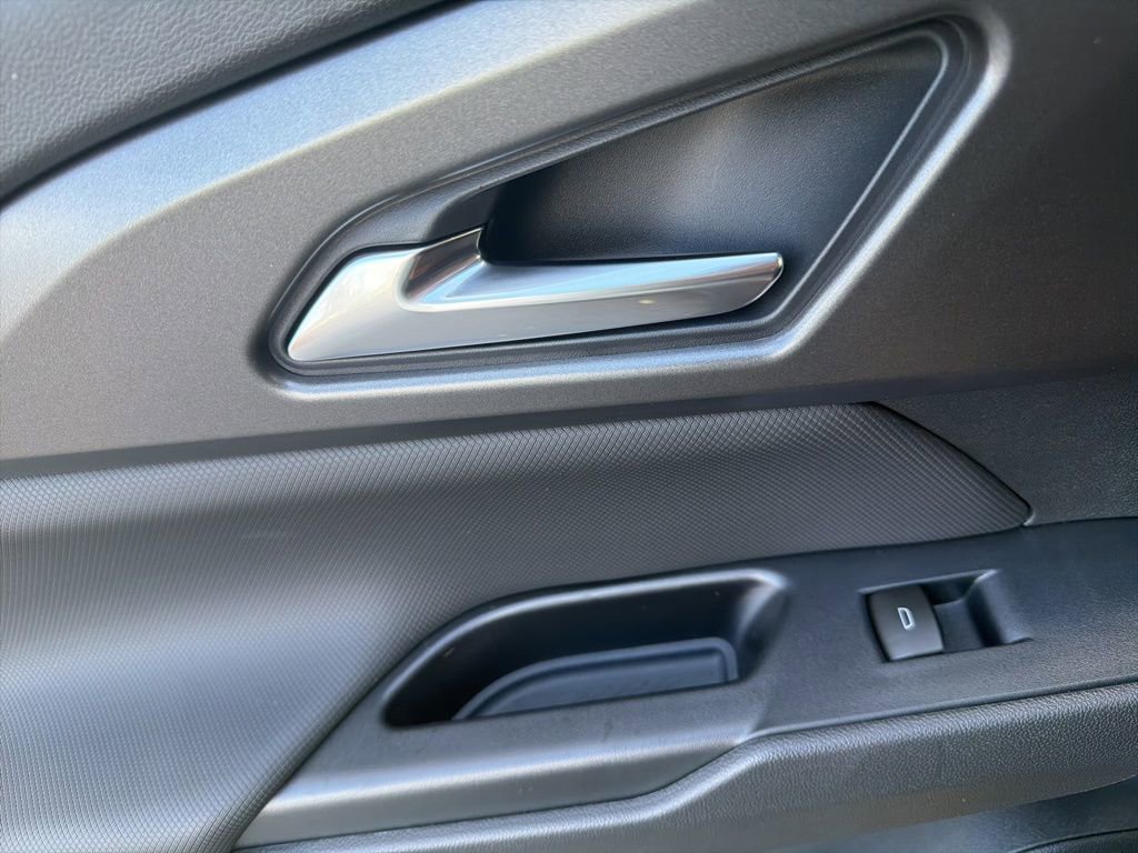 New 2026 Chevrolet Equinox EV LT image 31