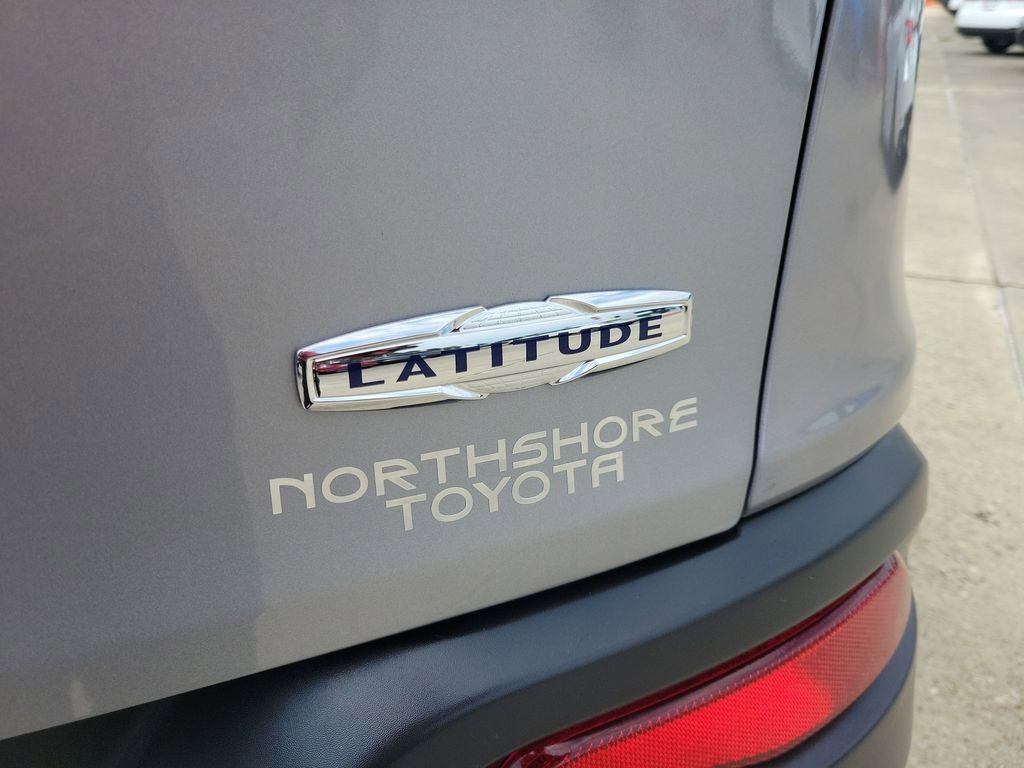 Used 2016 Jeep Cherokee Latitude FWD image 11