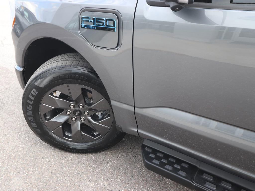 Used 2024 Ford F150 Lightning Flash AWD/4WD image 3