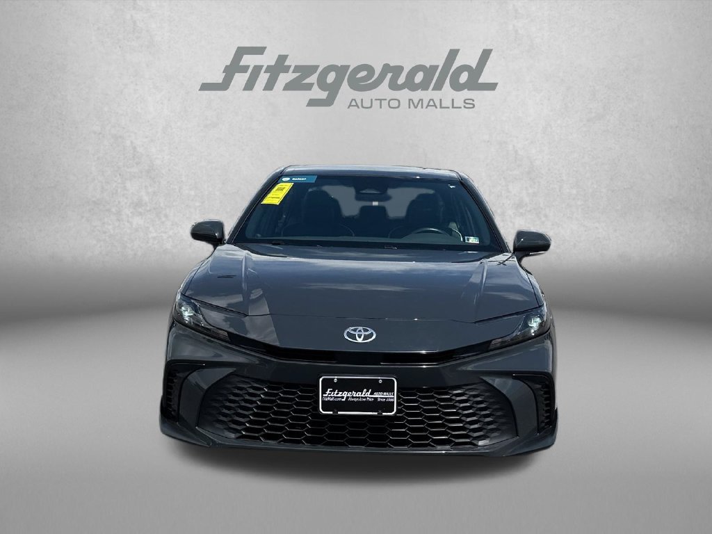 Used 2025 Toyota Camry SE FWD image 2