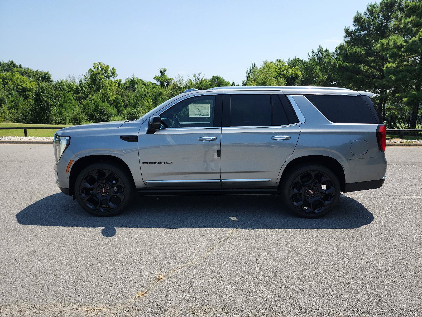 New 2026 GMC Yukon Denali w/ Denali Reserve Package AWD/4WD image 2