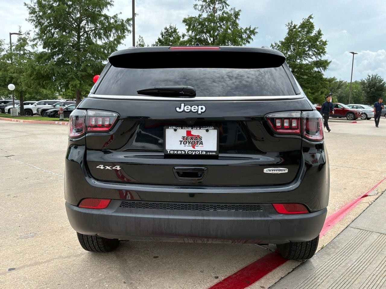 Used 2025 Jeep Compass Latitude AWD/4WD image 7