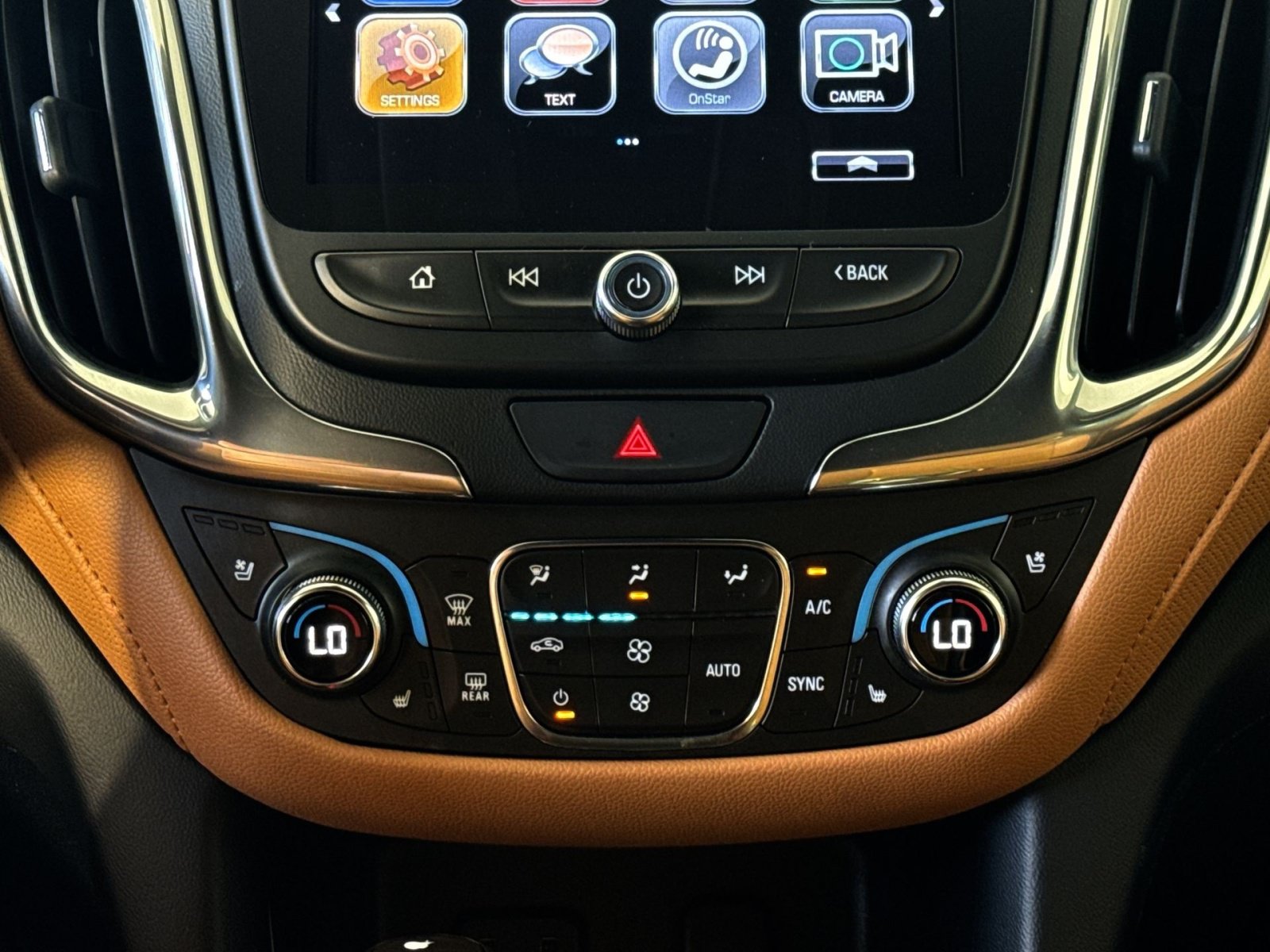 Used 2018 Chevrolet Equinox Premier FWD image 21