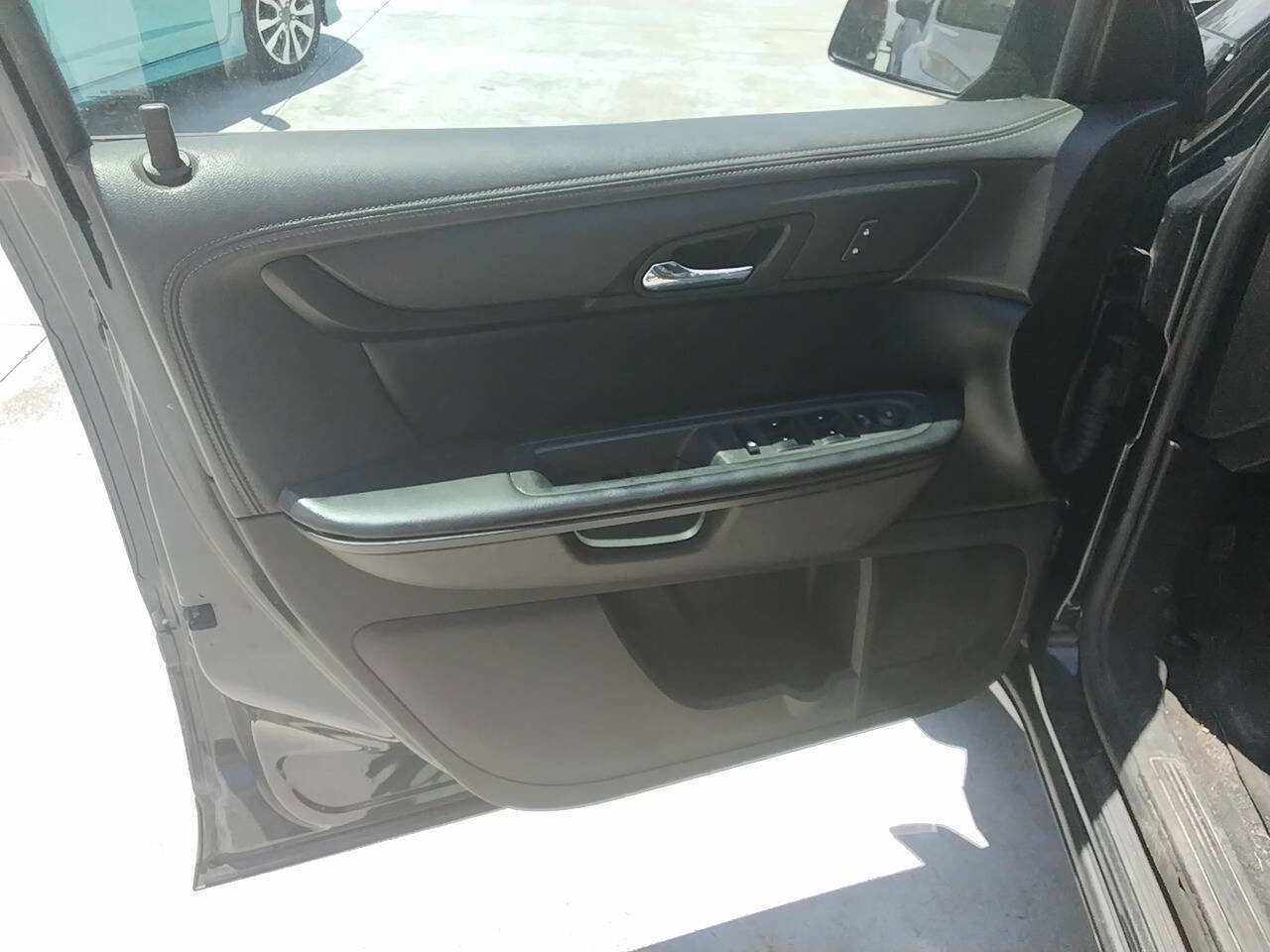 Used 2014 GMC Acadia SLE image 9