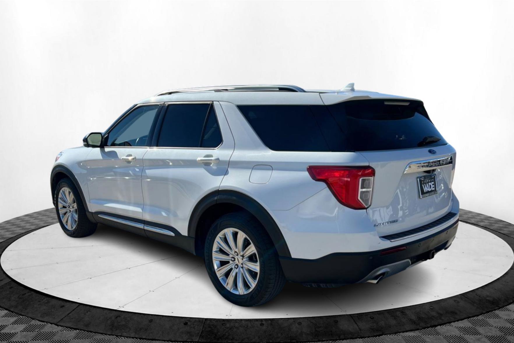 Used 2020 Ford Explorer Limited w/ Class III Trailer Tow Package image 3