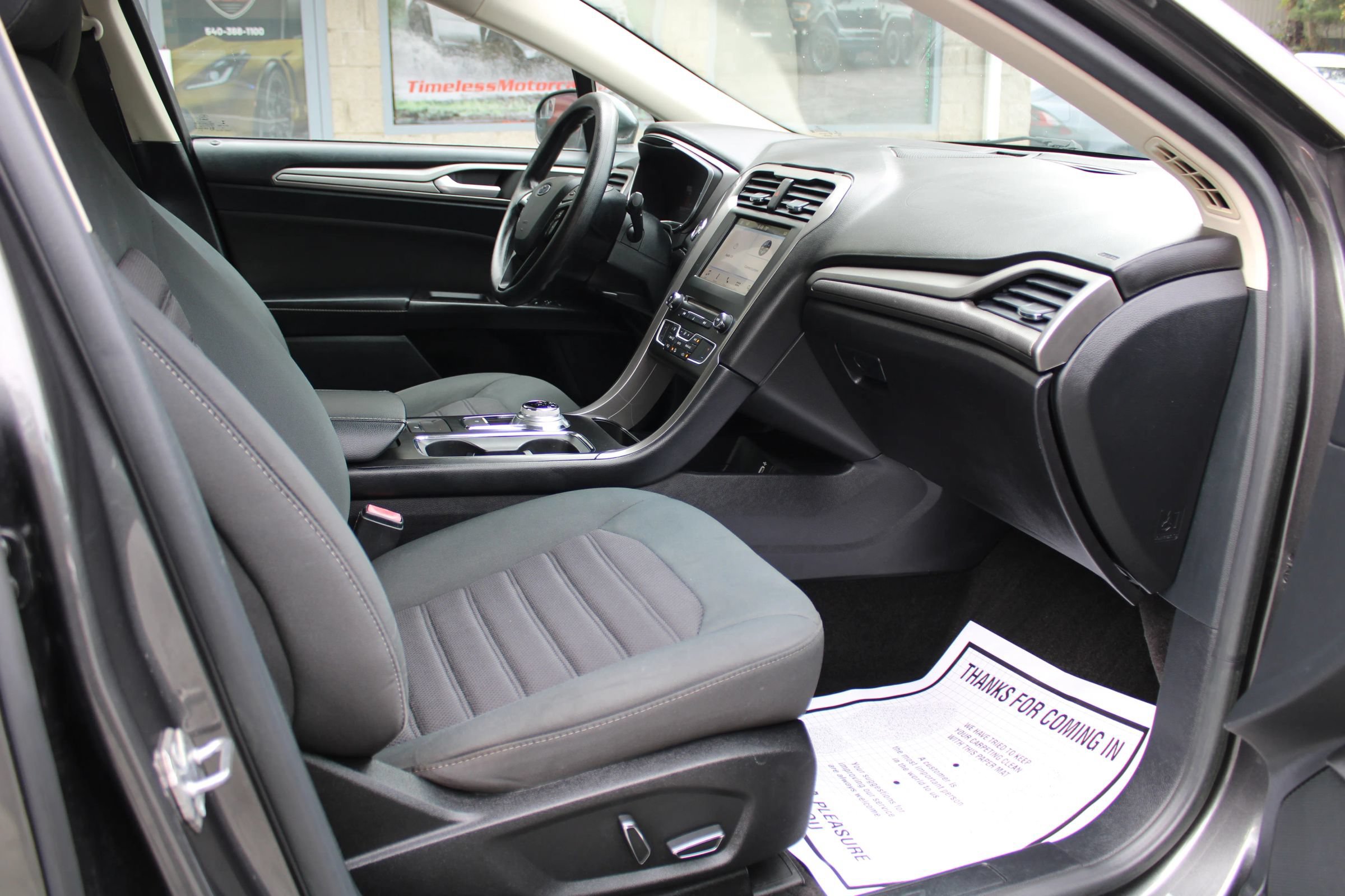 Used 2017 Ford Fusion SE w/ Fusion SE Technology Package FWD image 7