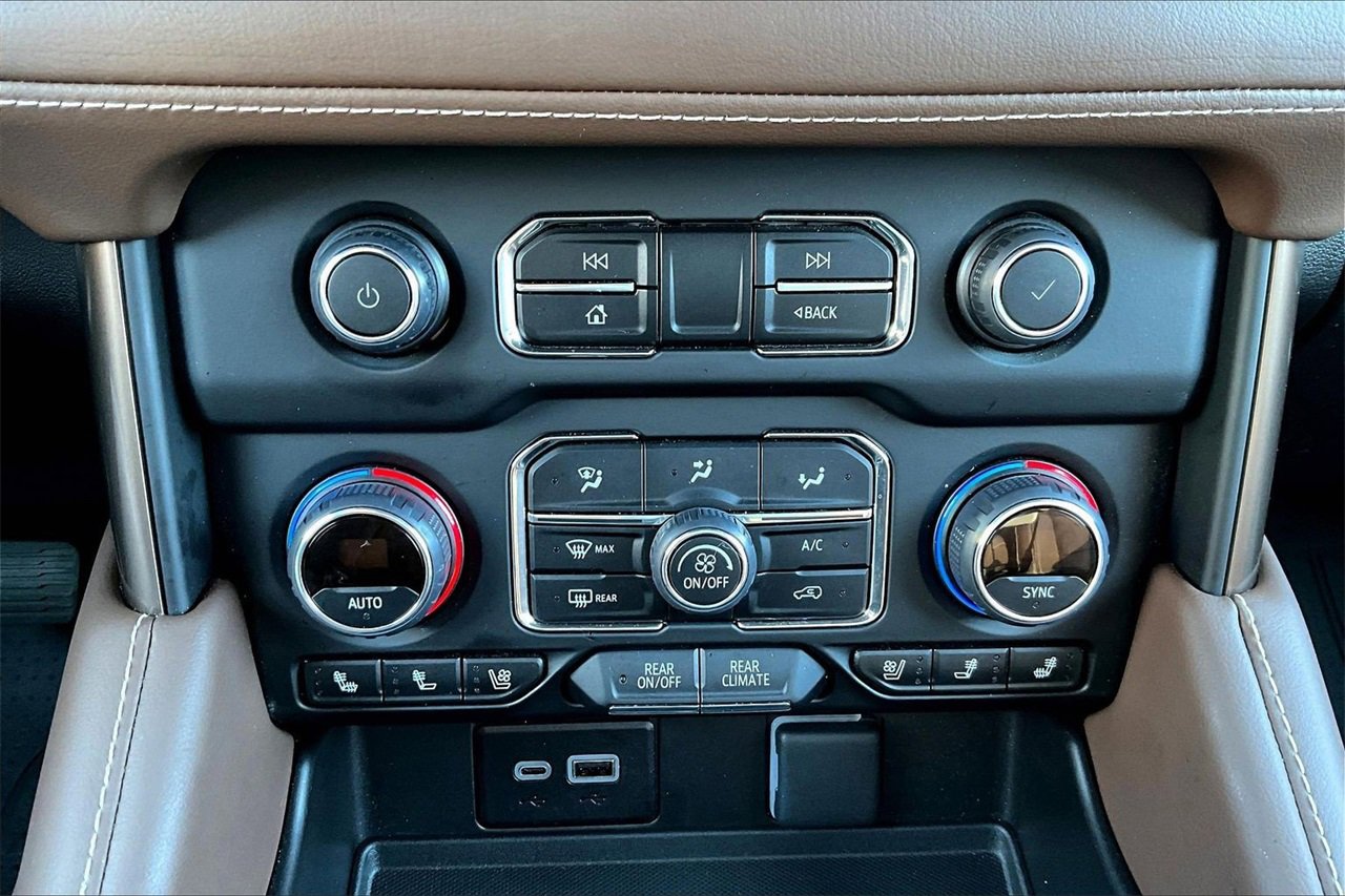 Used 2024 Chevrolet Suburban High Country image 18