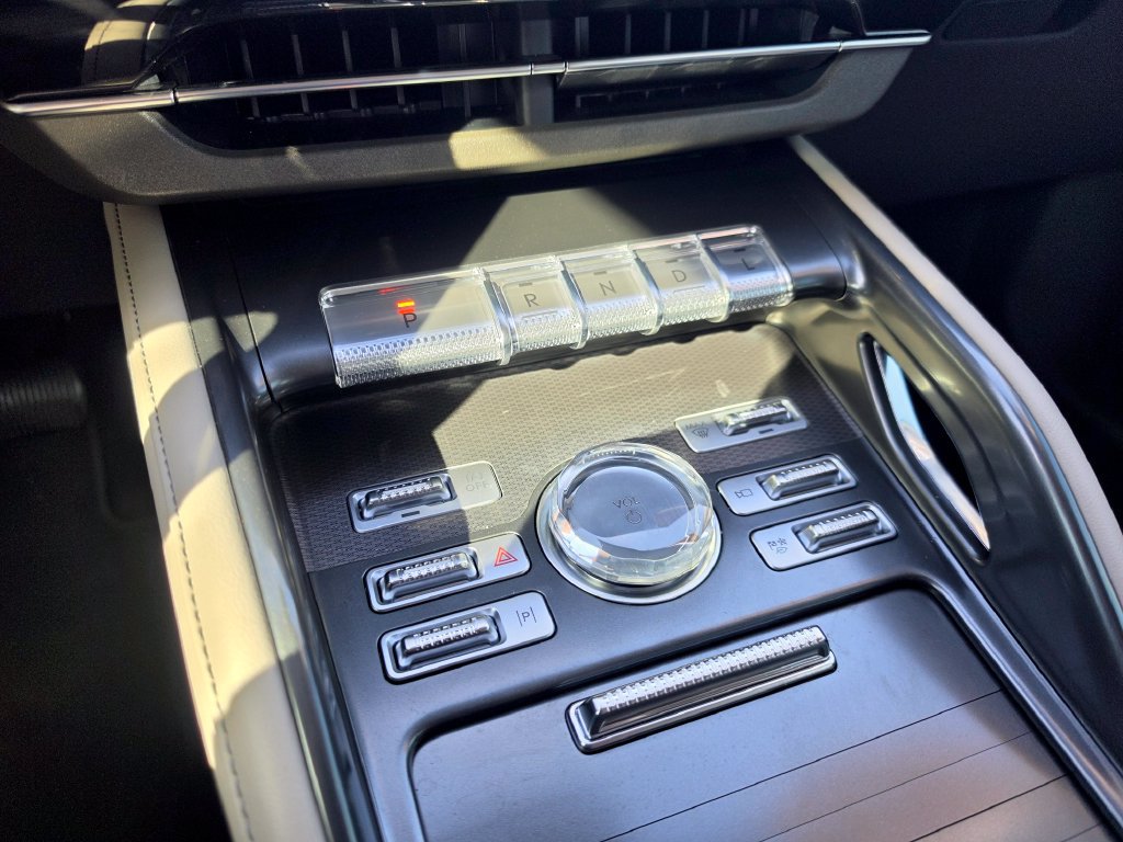 Used 2025 Lincoln Nautilus Premier AWD/4WD image 26