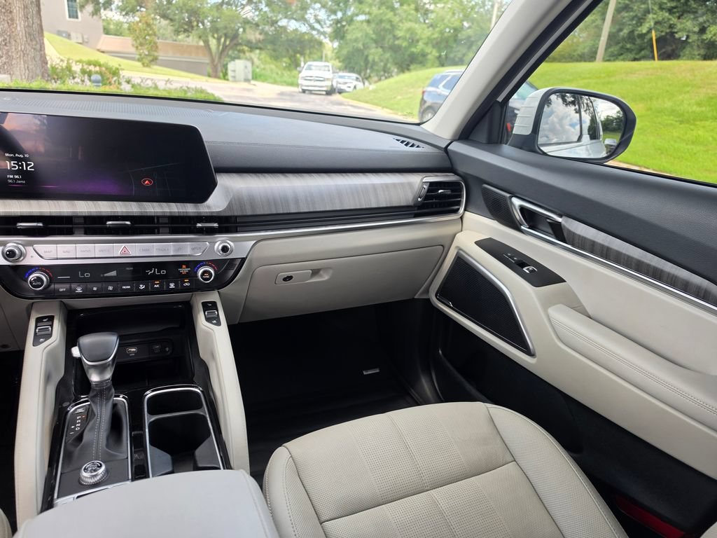 Used 2024 Kia Telluride EX w/ EX Captain's Chair Package FWD image 19