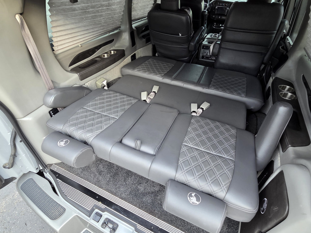 Used 2021 Chevrolet Express 2500 LS w/ Enhanced Convenience Package RWD image 11