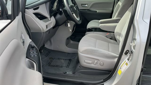Used 2020 Toyota Sienna LE FWD image 17