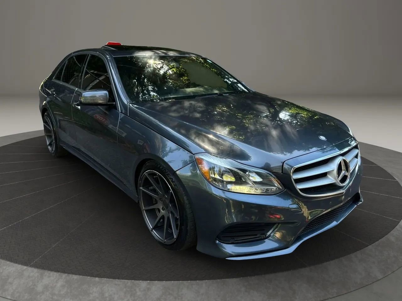 Used 2016 Mercedes-Benz E 350 Sedan image 3