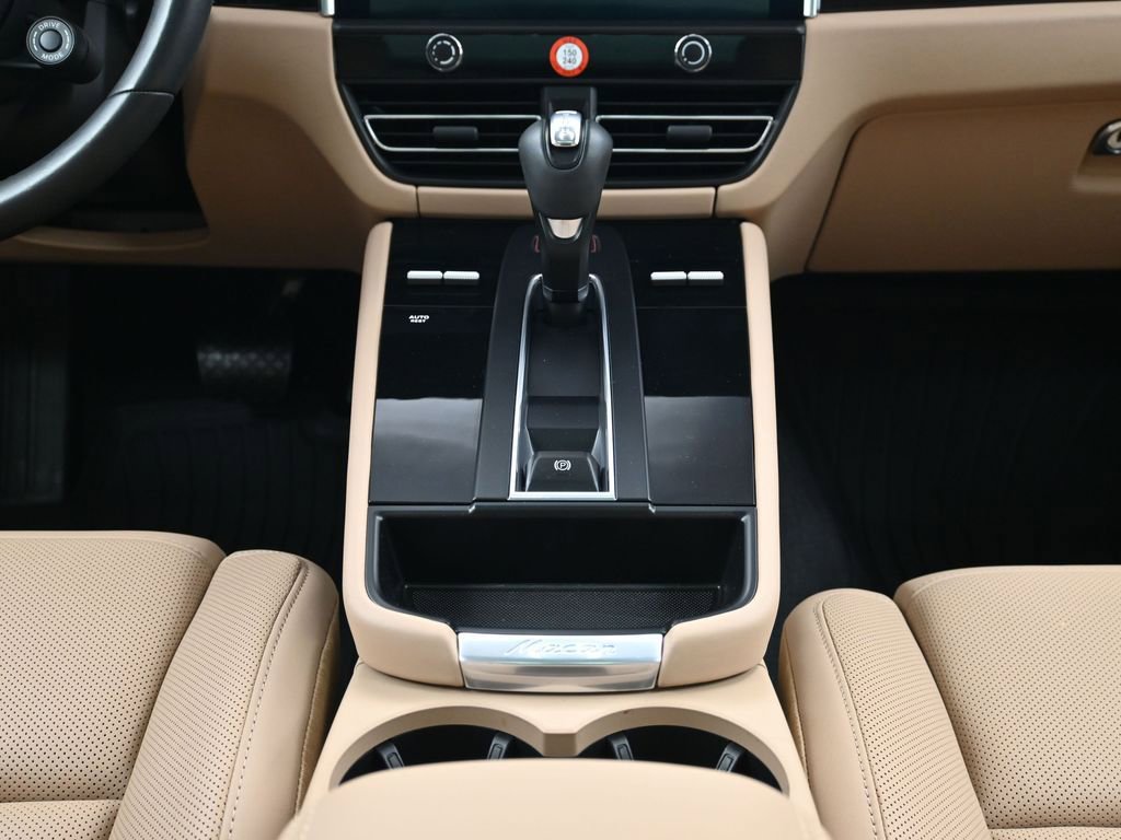 Certified 2023 Porsche Macan Turbo image 10
