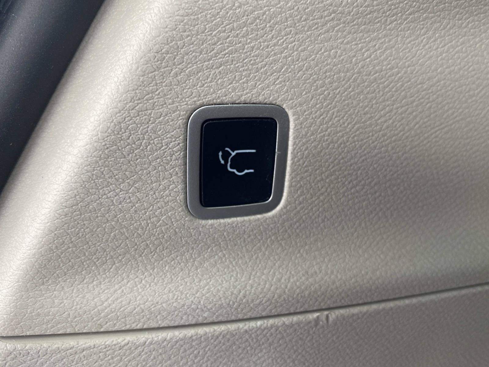 Used 2023 Chrysler Pacifica Touring-L FWD image 7