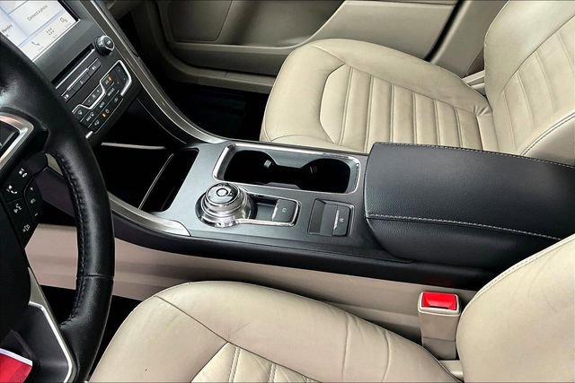 Used 2017 Ford Fusion SE w/ Fusion SE Technology Package image 18