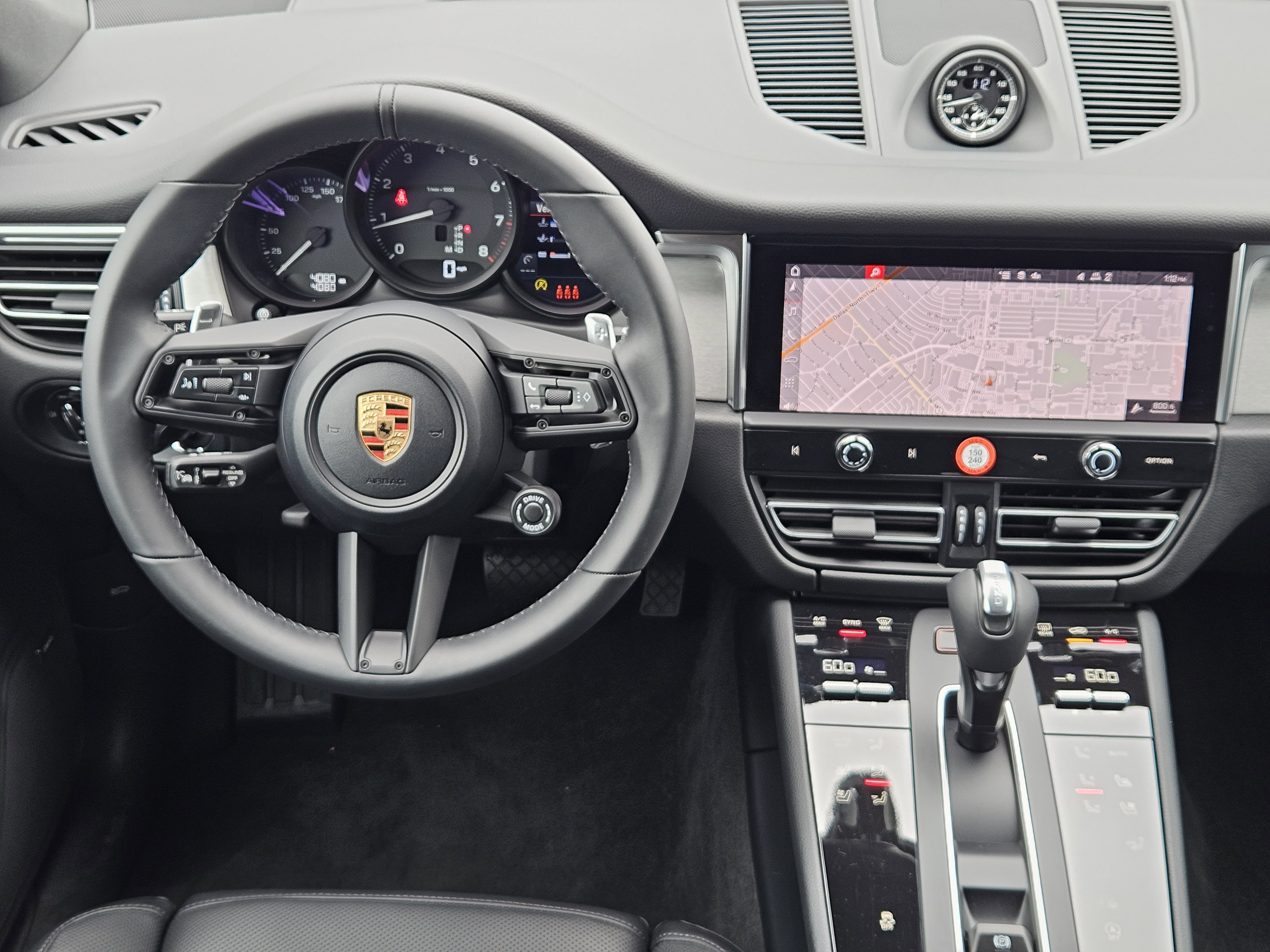 Certified 2026 Porsche Macan AWD/4WD image 25