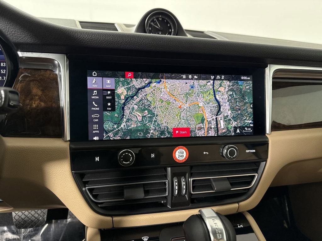 Certified 2025 Porsche Macan image 27
