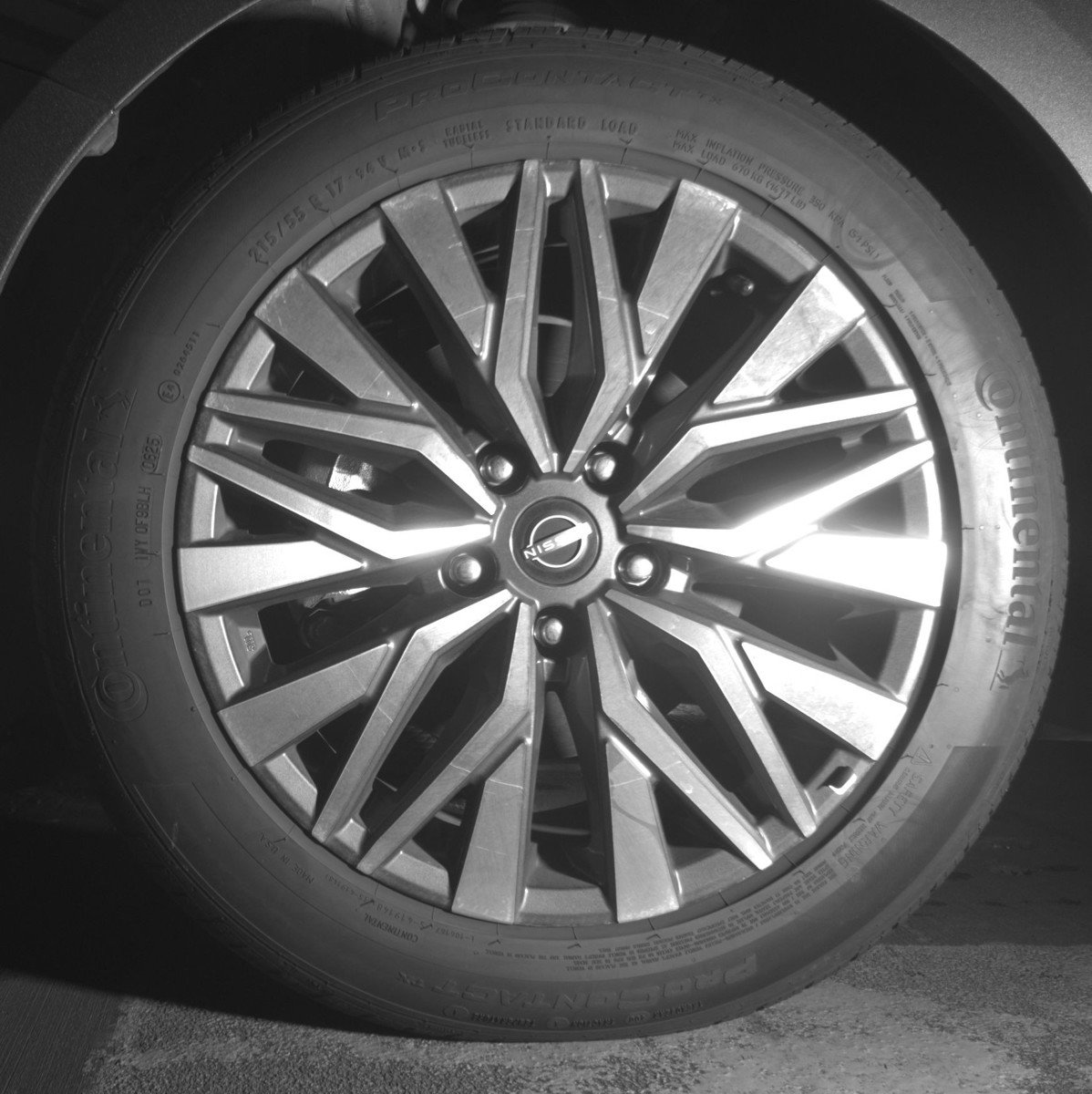 Used 2025 Nissan Altima 2.5 SV FWD image 12