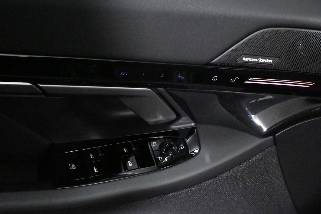 Used 2026 BMW 530i xDrive w/ Premium Package image 29