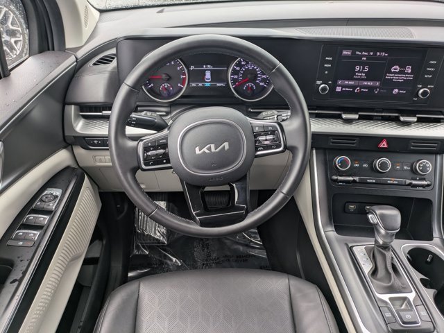 Used 2022 Kia Carnival LX image 14