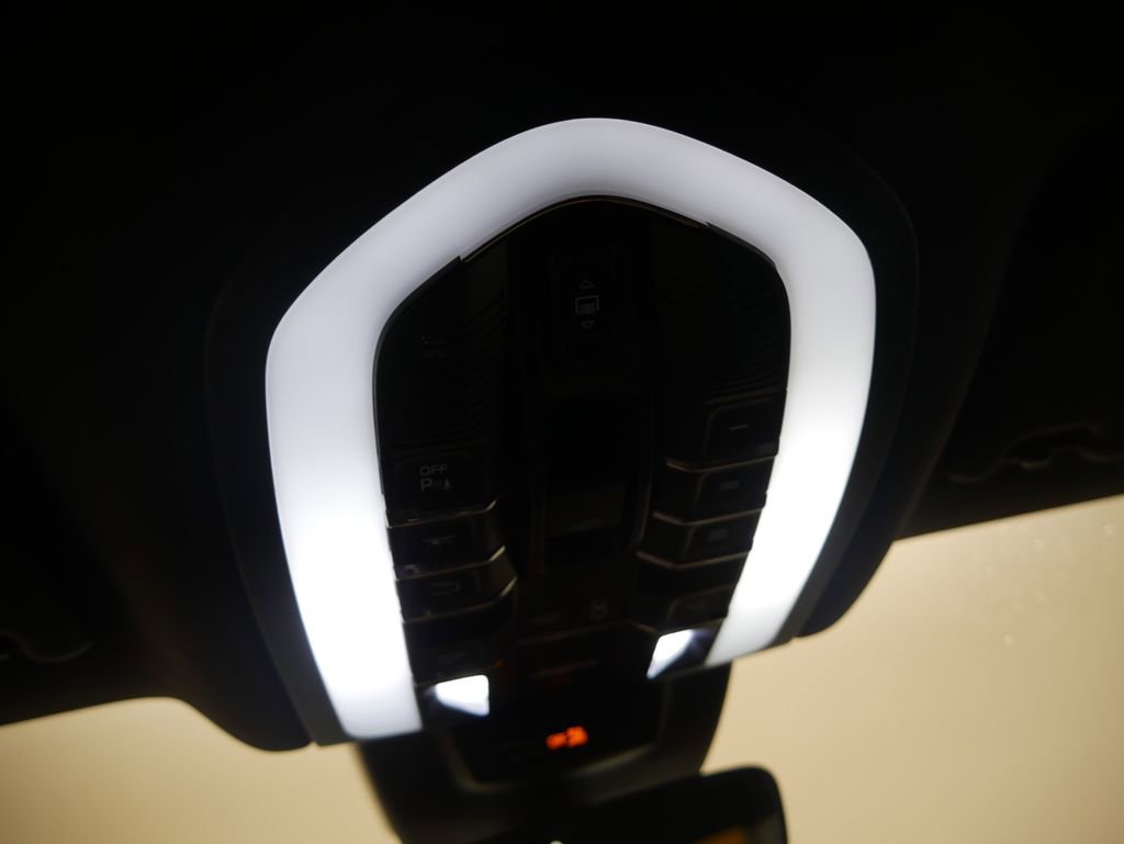 Certified 2023 Porsche Macan image 47