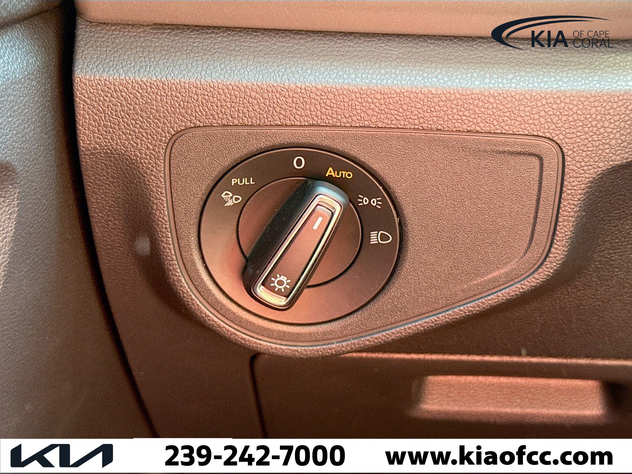 Used 2020 Volkswagen Atlas Cross Sport SE w/ Towing Package image 32