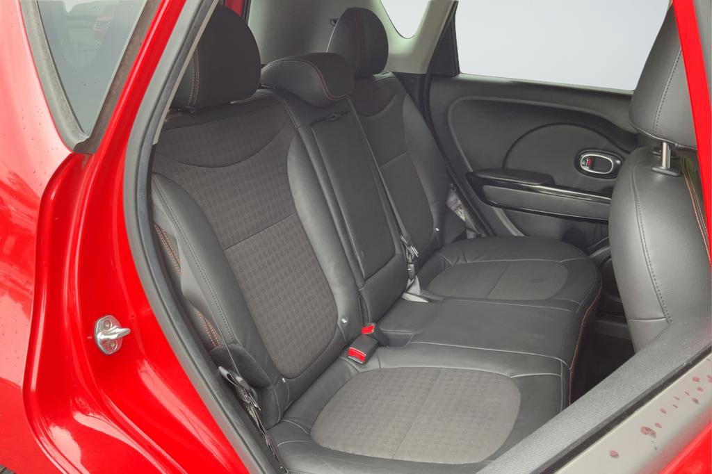 Used 2017 Kia Soul ! FWD image 21