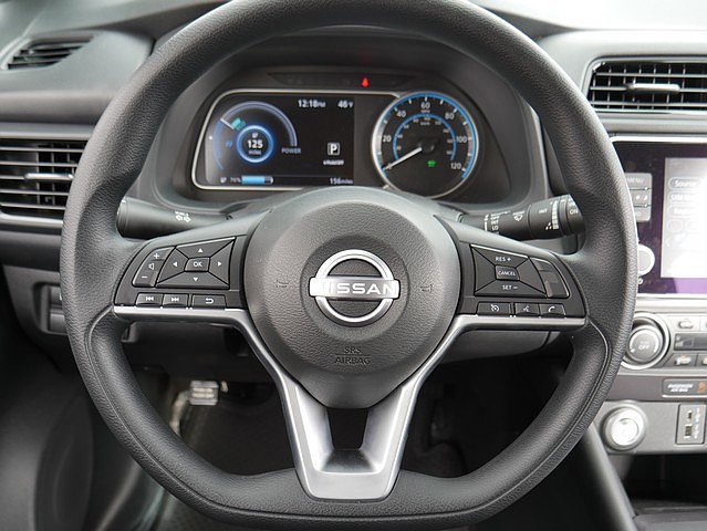 Used 2025 Nissan Leaf S image 17