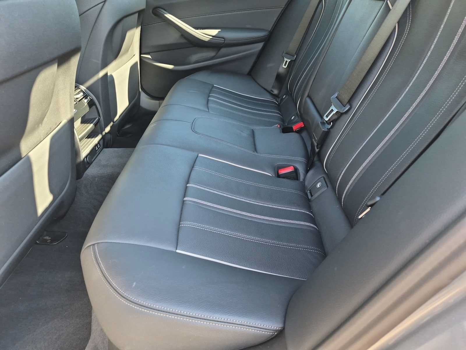 Used 2023 BMW 530e xDrive w/ Convenience Package AWD/4WD image 16