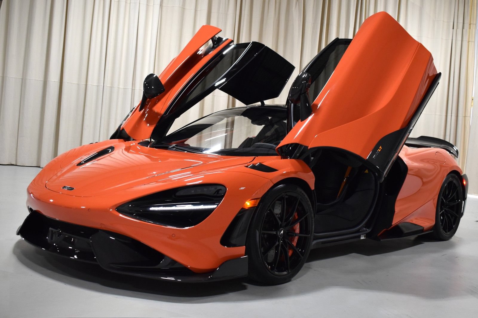 Used 2021 McLaren 765LT RWD image 2