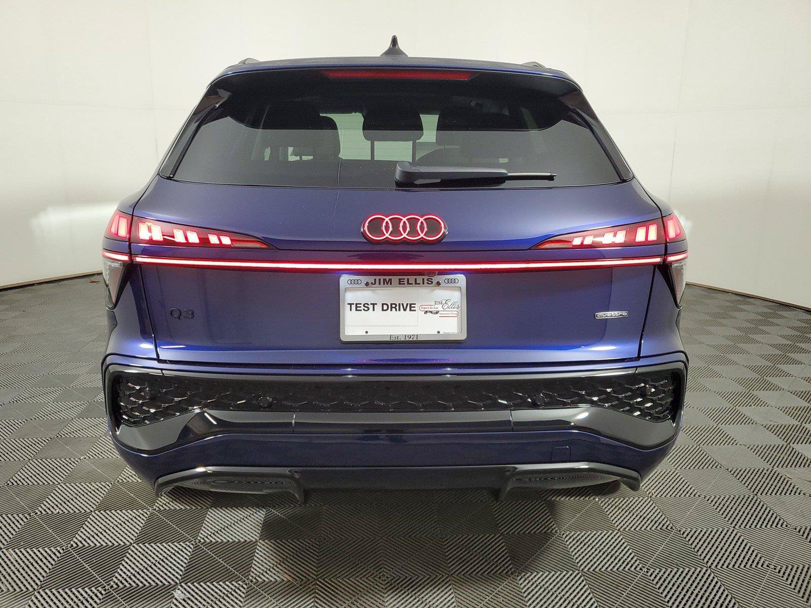 New 2026 Audi Q3 quattro 2.0T AWD/4WD image 5