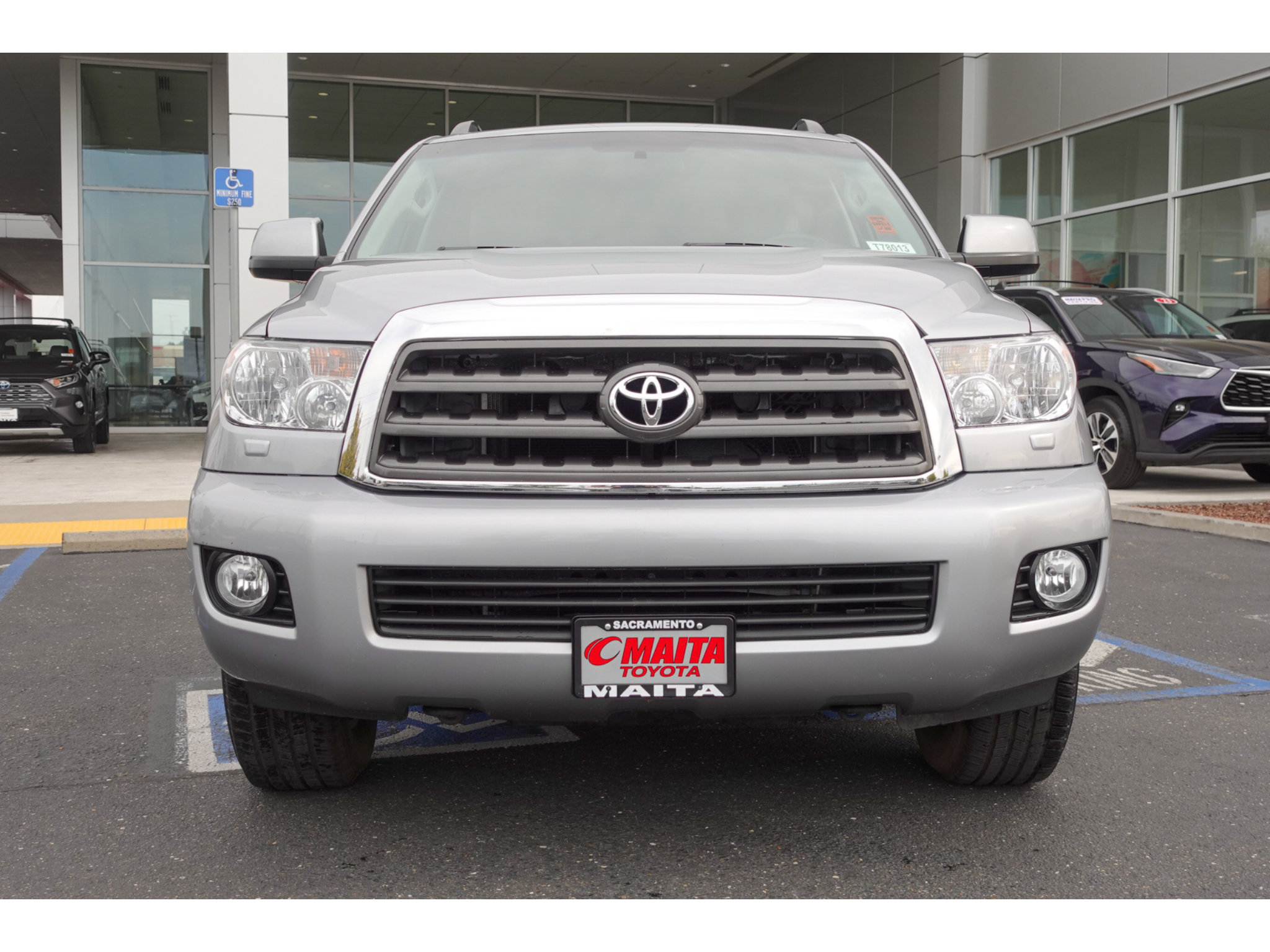 Used 2011 Toyota Sequoia SR5 AWD/4WD image 8