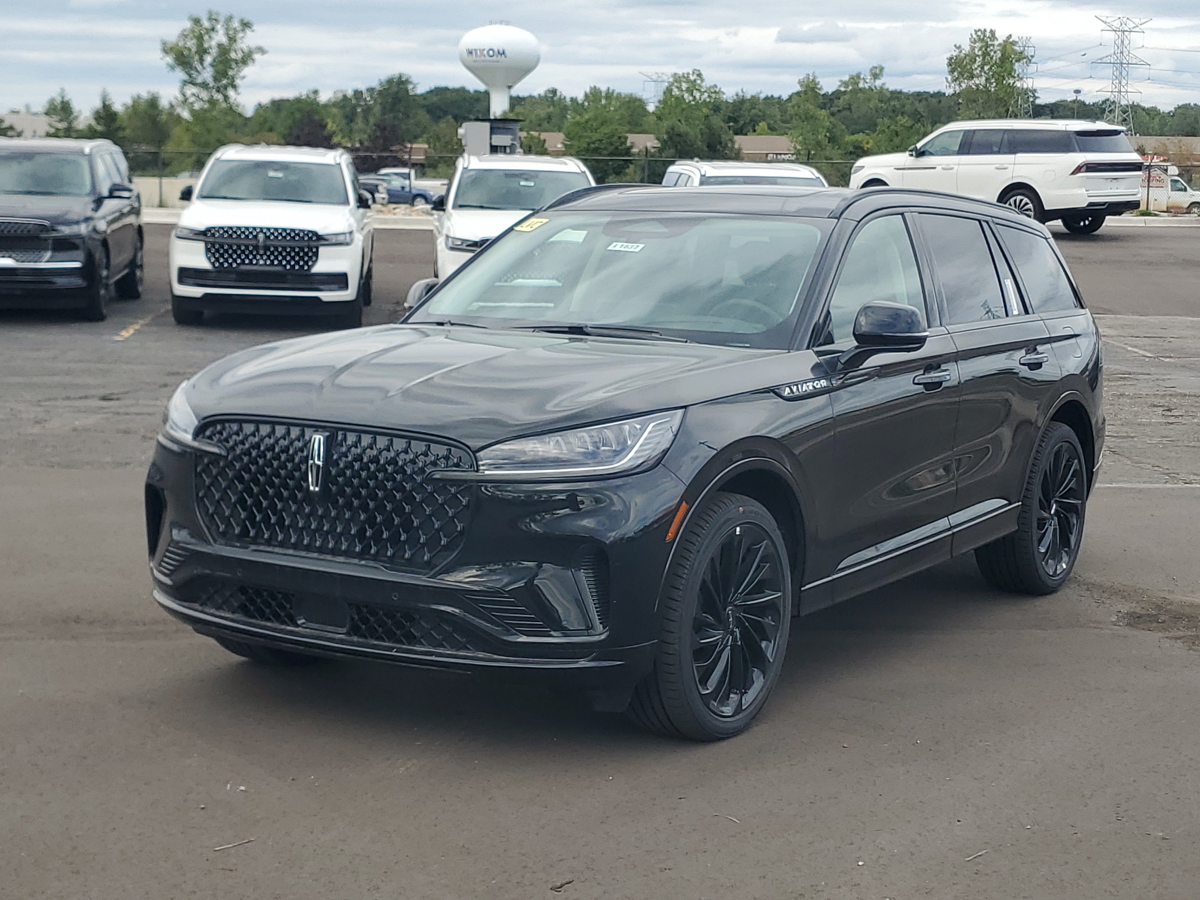 New 2026 Lincoln Aviator Reserve w/ Jet Appearance Package AWD/4WD image 2