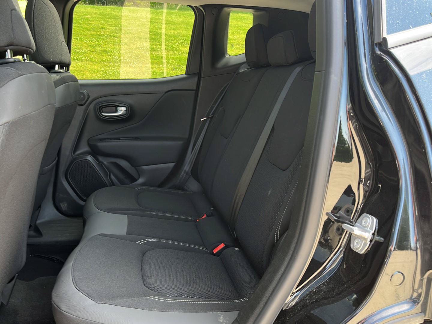 Used 2023 Jeep Renegade Latitude w/ Sun/Sound Group AWD/4WD image 21
