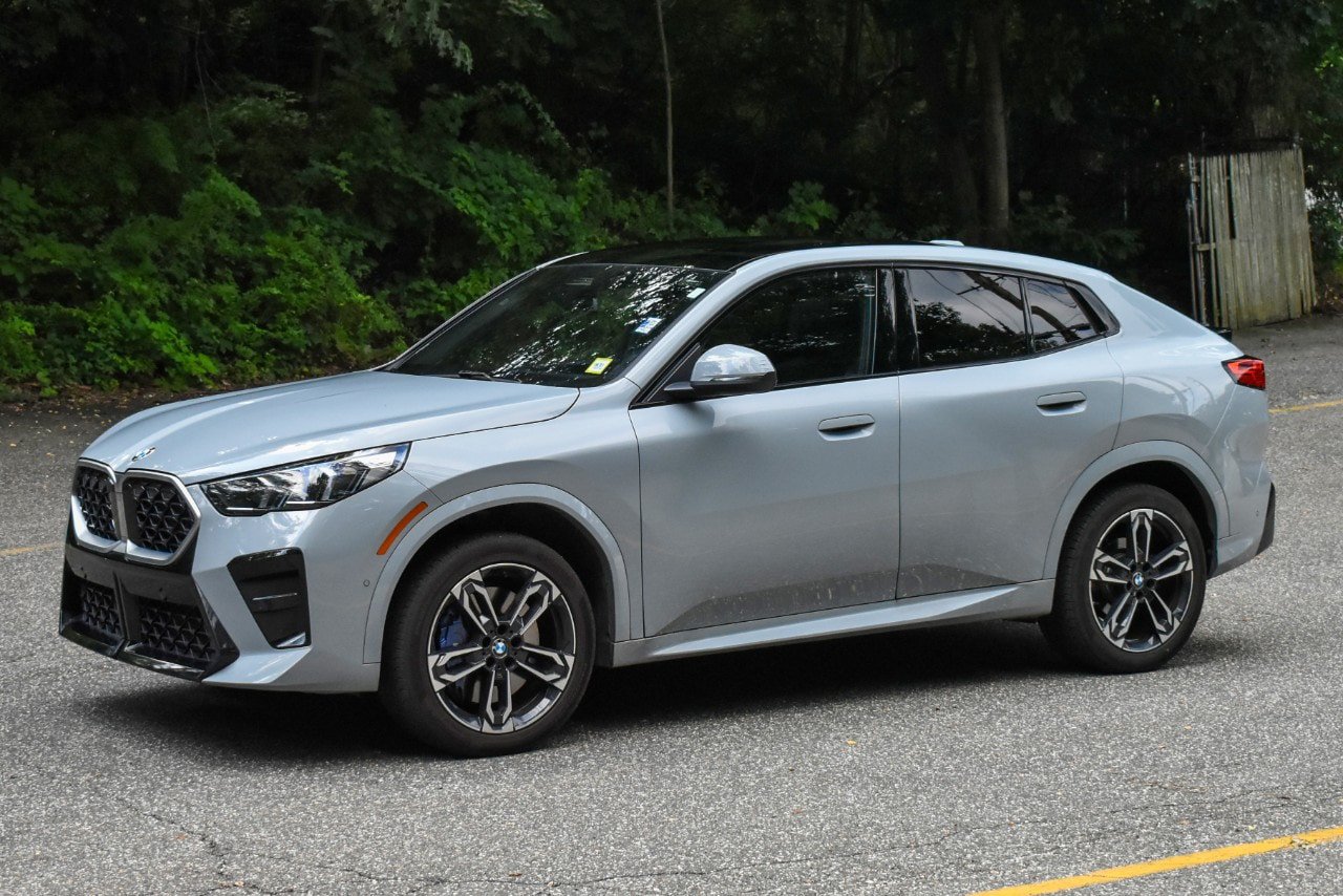 Used 2026 BMW X2 xDrive28i AWD/4WD image 2