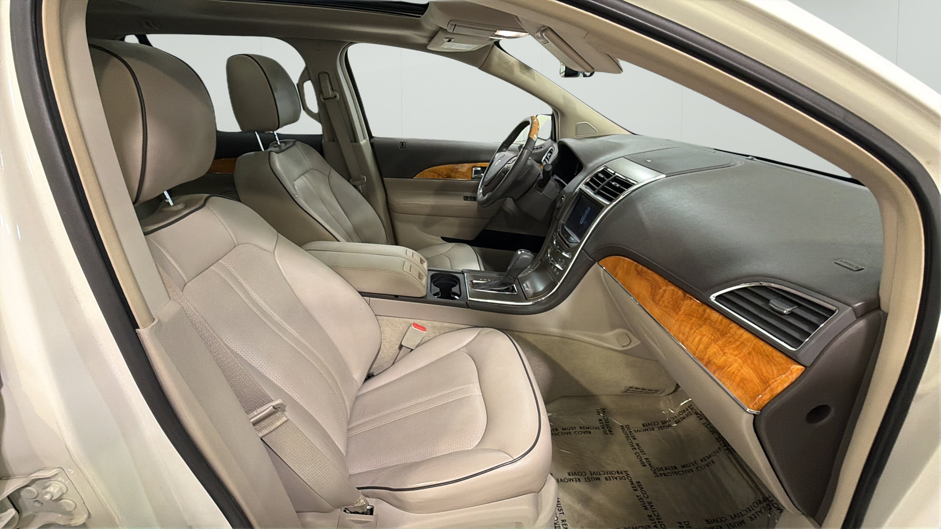 Used 2012 Lincoln MKX FWD image 24