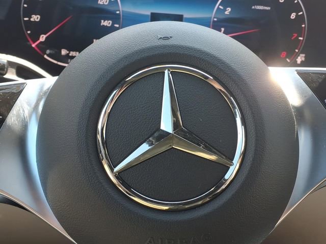 Used 2025 Mercedes-Benz GLC 300 4MATIC image 17