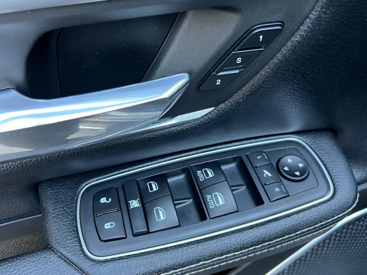 Used 2020 RAM 1500 Laramie w/ Sport Appearance Package image 18