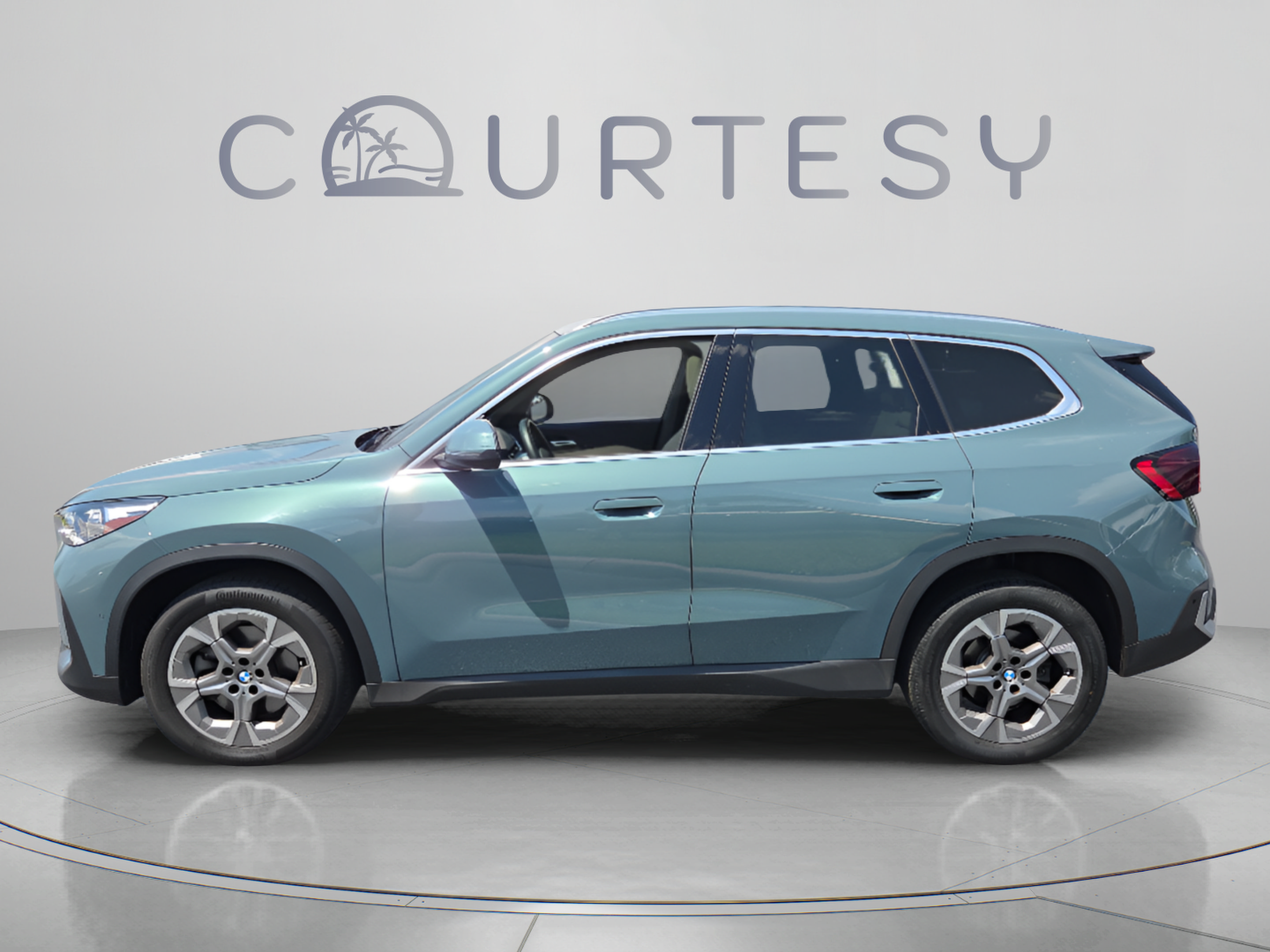 Used 2023 BMW X1 xDrive28i w/ Convenience Package AWD/4WD image 2