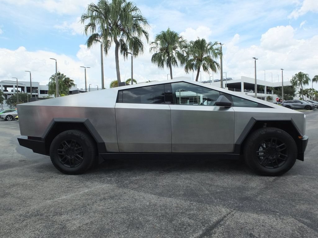 Used 2025 Tesla Cybertruck AWD Crew Cab image 7