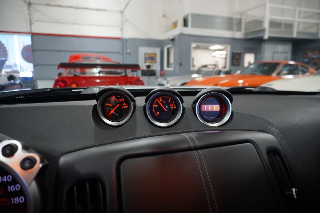 Used 2010 Nissan 370Z Touring image 15