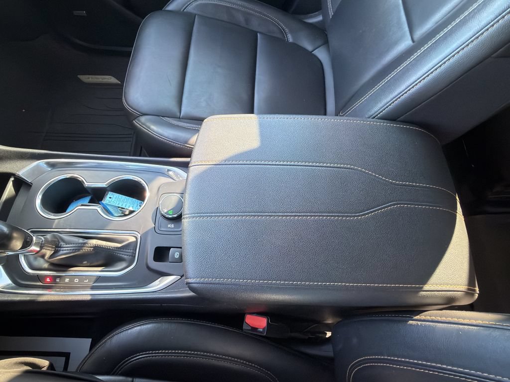 Used 2021 Chevrolet Traverse LT w/ LT Premium Package FWD image 23
