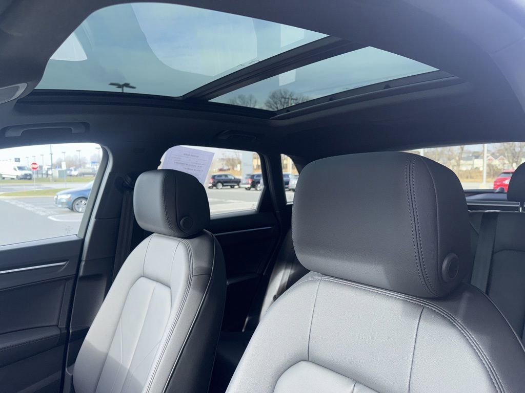 Certified 2025 Audi Q3 2.0T Premium Plus w/ Premium Plus Package image 21