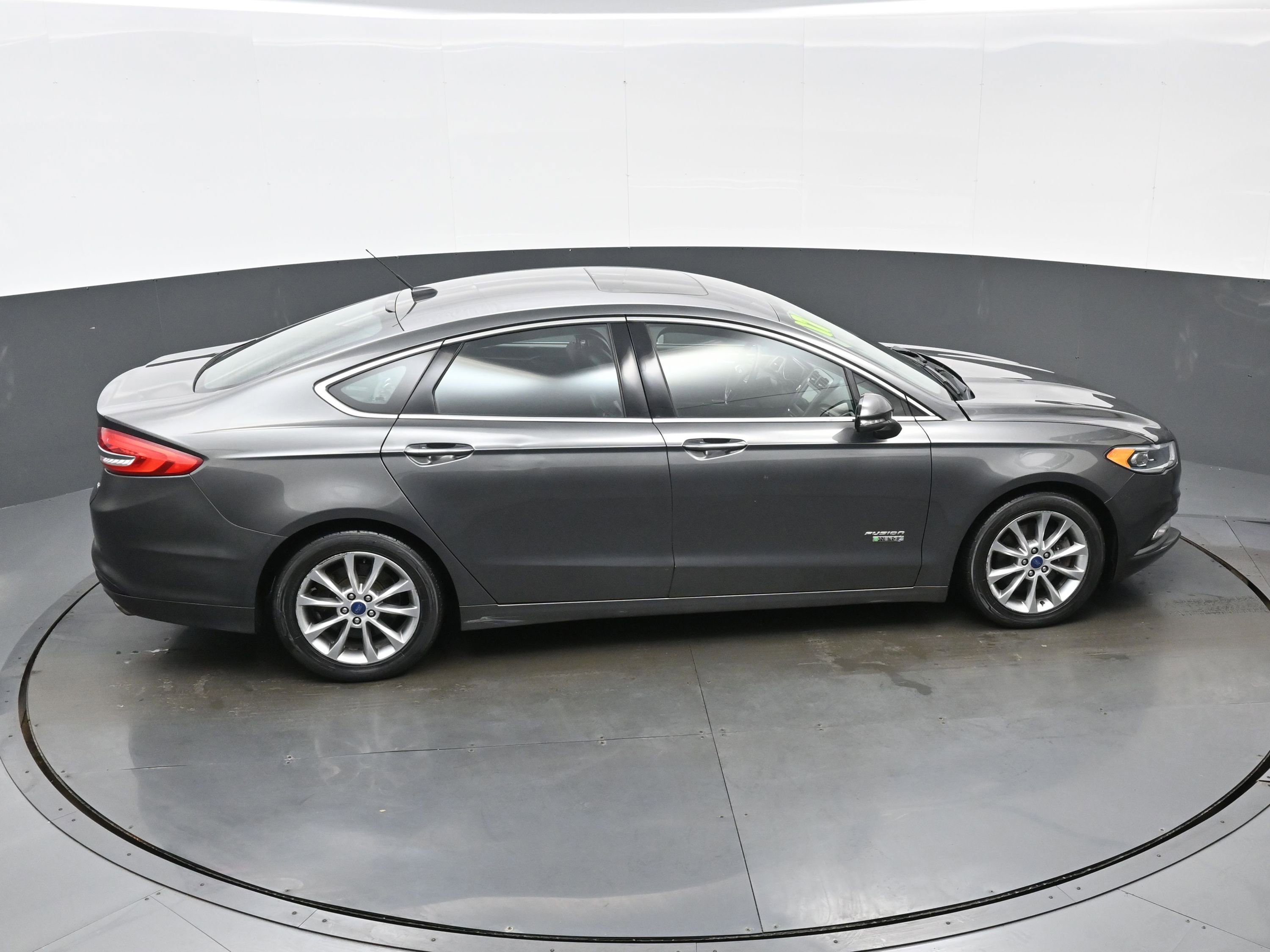 Used 2017 Ford Fusion Energi SE image 39