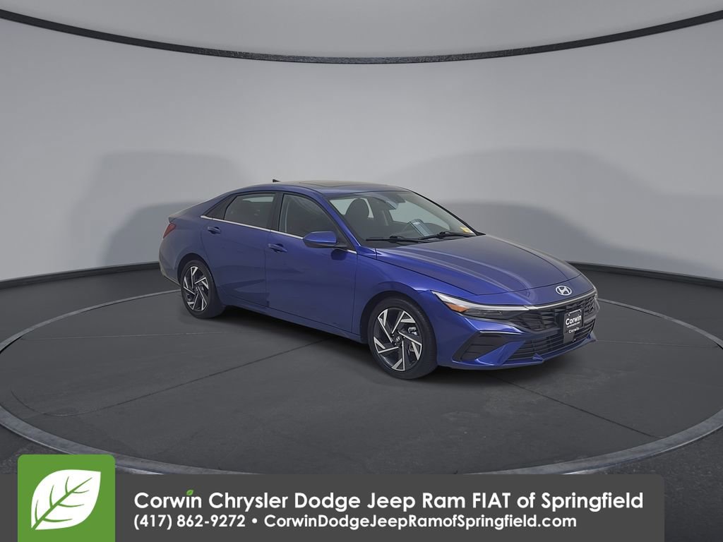 Used 2025 Hyundai Elantra SEL image 3