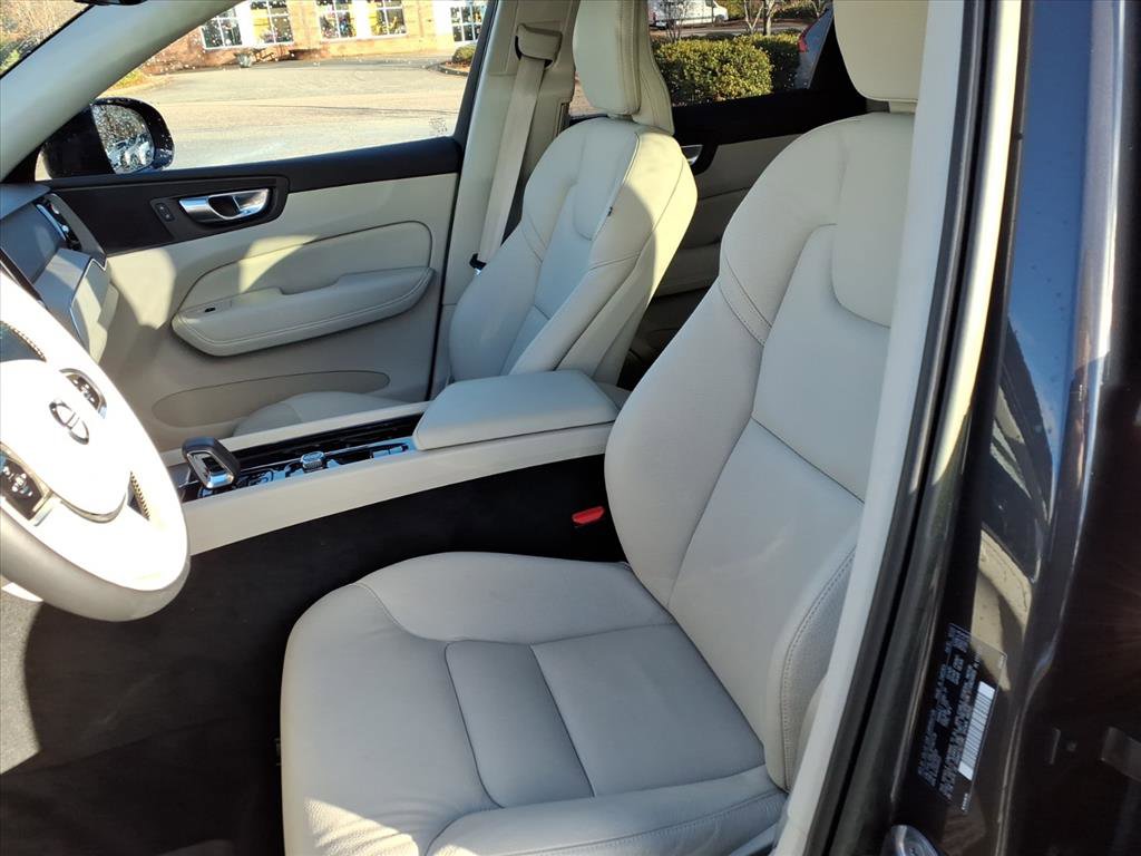 Certified 2023 Volvo XC60 B5 Plus w/ Protection Package Premier image 18