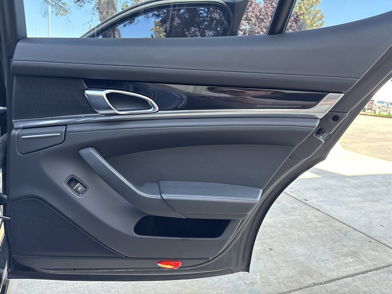Used 2014 Porsche Panamera 4 AWD/4WD image 34