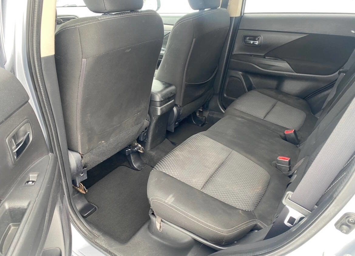 Used 2017 Mitsubishi Outlander ES image 10